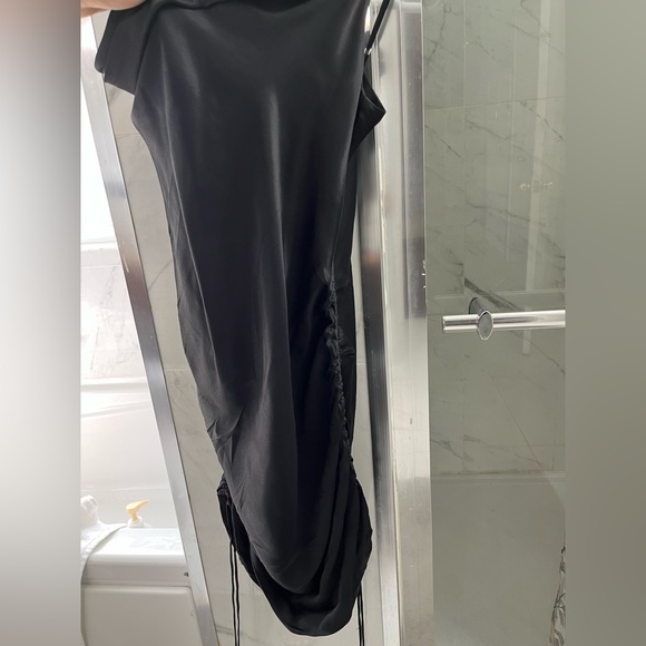 Wilfred
Only Ruched Slip Dress in Small and the colour Black - Picture 10 of 13